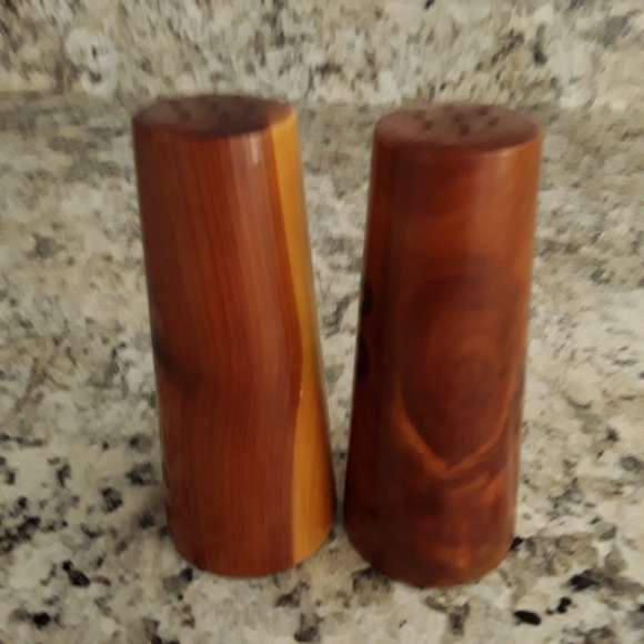 VINTAGE WOOD MOUNT AIRY LODGE,MT. POCONO,PA SALT & PEPPER SHAKERS - Picture 5 of 8